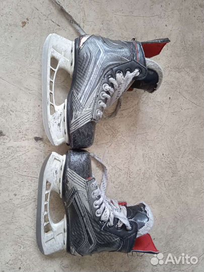 Коньки хоккейные