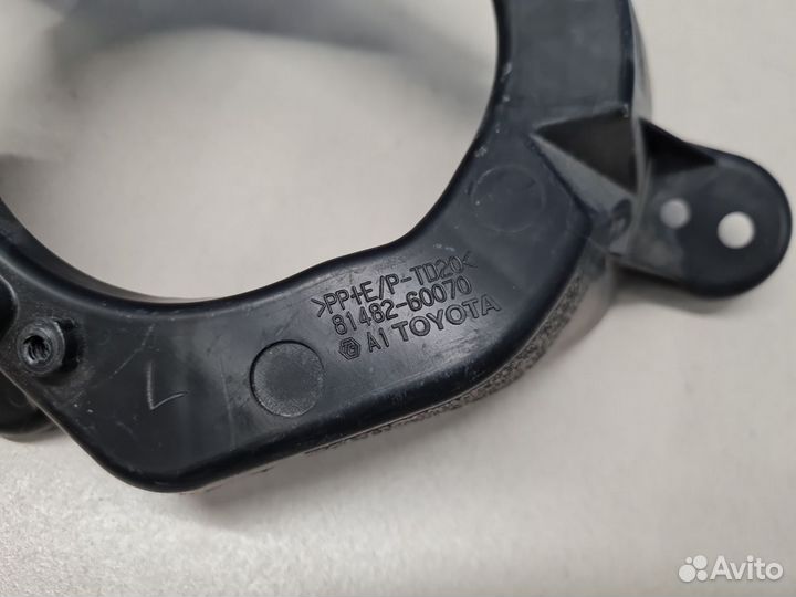 Кронштейн противотуманной фары левый Toyota Land Cruiser Prado 150 2009