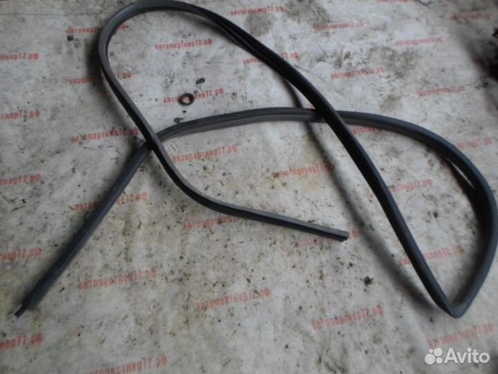 Уплотнитель дверного проема передний правый Chery