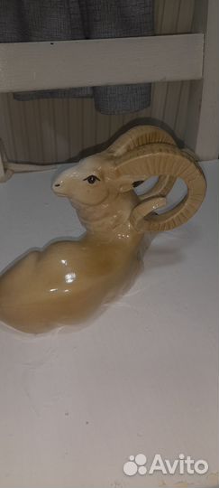 Статуэтка фарфоровая 