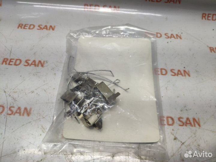 Зажим тормозных колодок передний Toyota Town Ace