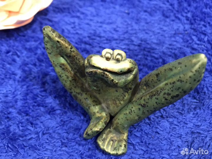 Фигурка забавной лягушки, сувенир