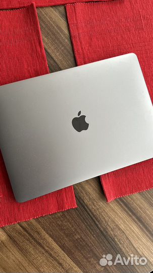 Macbook pro 13 2019 touch bar