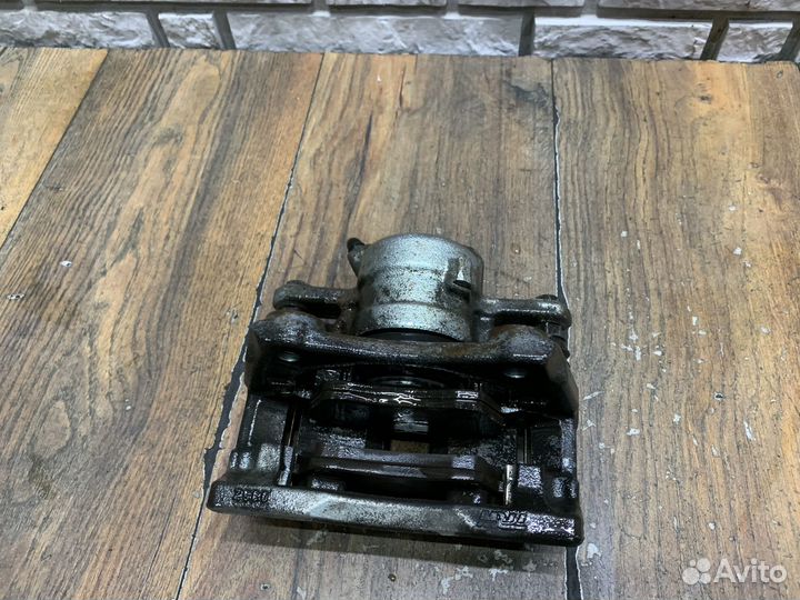 LADA Vesta Суппорт тормозной передний LH RH