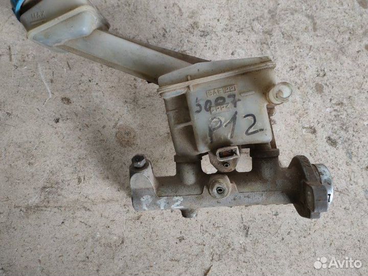 Главный тормозной цилиндр Nissan Primera P12