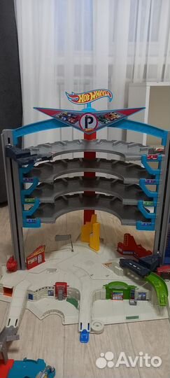 Hot wheels гараж с акулой+автомойка