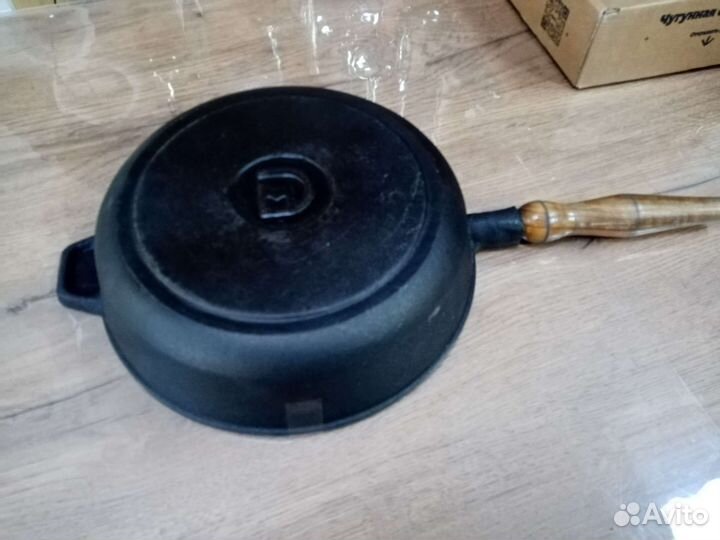 Чугунная сковорода сотейник 24060