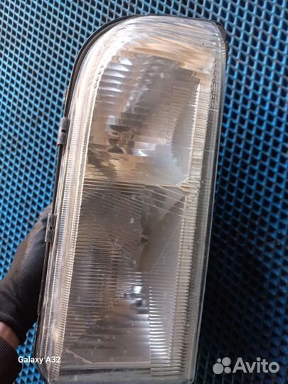 Фара правая Volvo 850