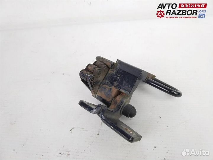 Петля двери VW Passat (B6) 2005-2010