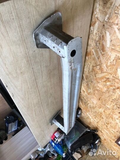 Усилитель бампера задний Toyota Corolla