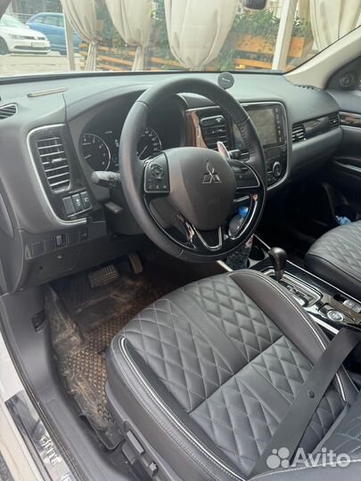 Mitsubishi Outlander 2.4 CVT, 2022, 9 785 км