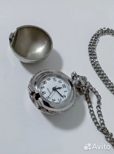 Часы кулон на цепочке