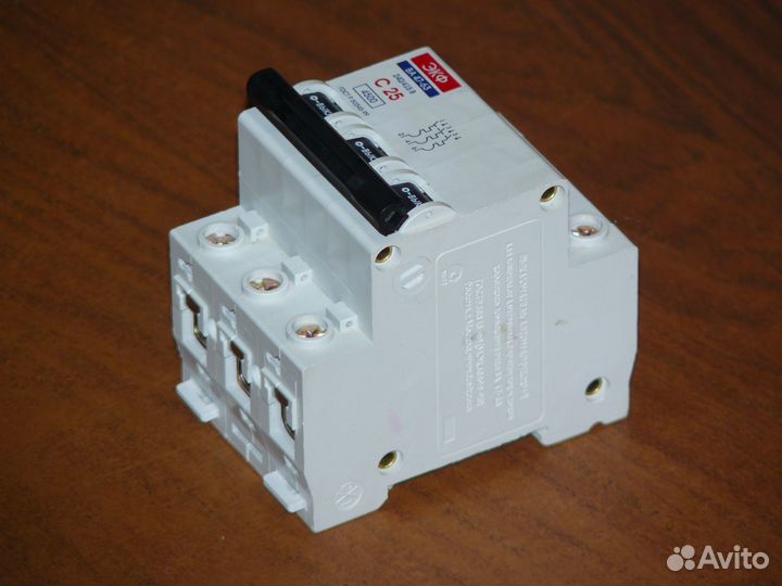 Автоматический выключатель Экф 3P Ва 47-63 С25