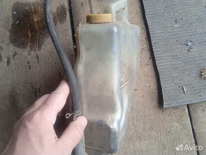 Расширительный бачок Ниссан Вингроад Y10