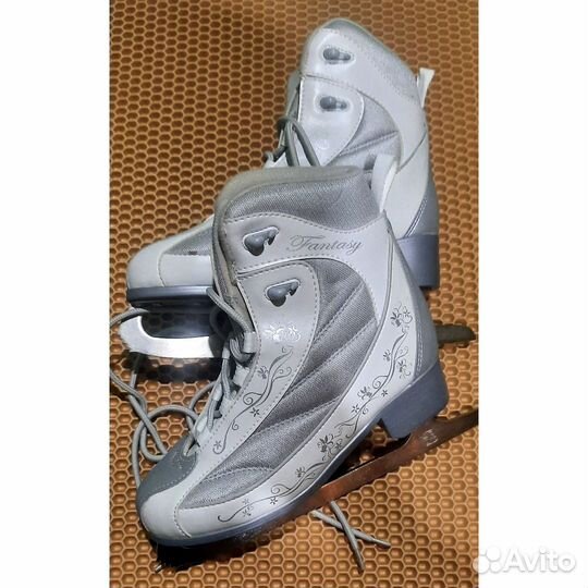 Коньки фигурные женские, 38 размер