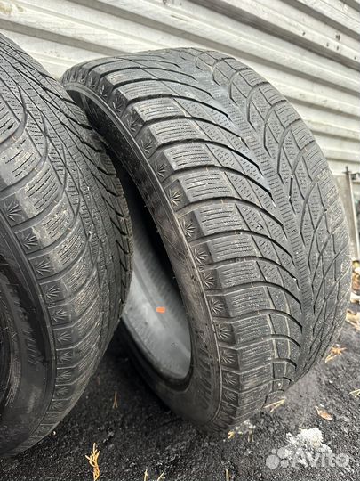 Kumho WinterCraft Ice Wi51 245/45 R18 100T