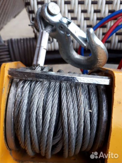 Лебедка электрическая автомобильная Новая