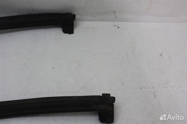 Уплотнитель под жабо Renault Logan 2