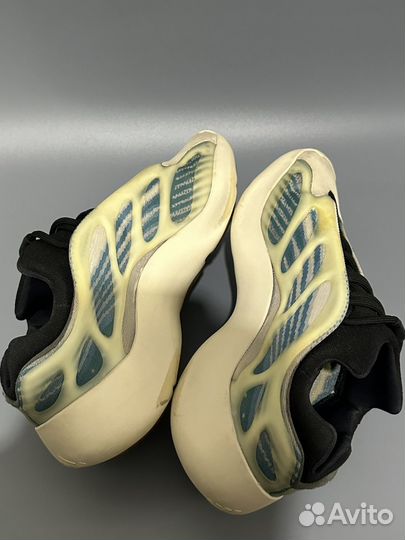 Кроссовки Adidas Yeezy 700 v3 оригинал