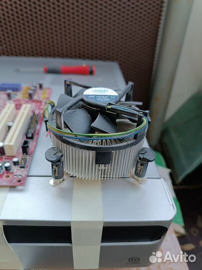 Материнская плата с процессором и памятью