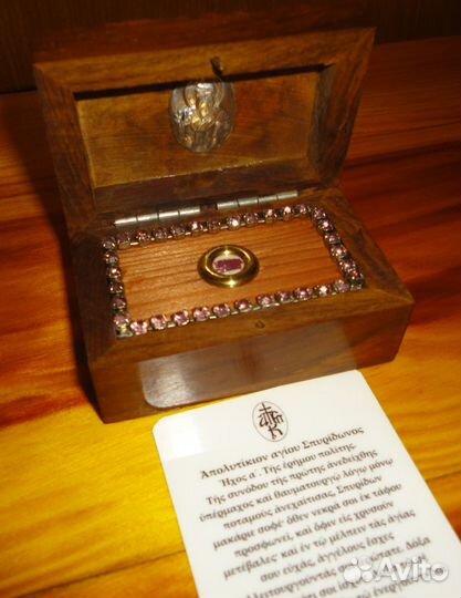 Сундучок святого Спиридона с мощевиком и филахто