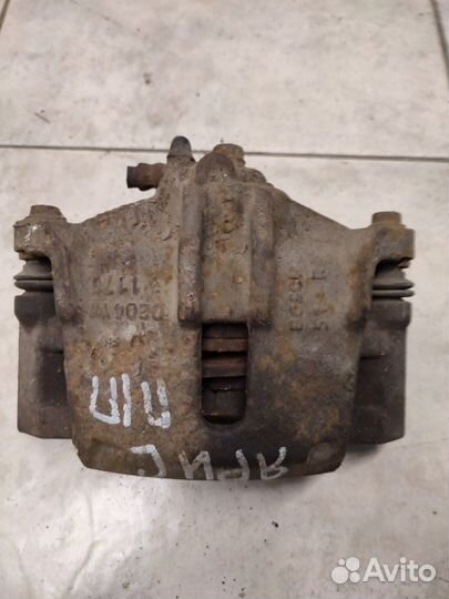 Суппорт тормозной передний правый Toyota Yaris 1SZ