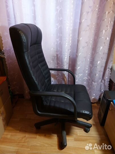 Офисное кресло