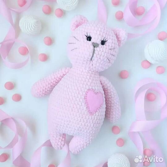 Плюшевый кот вязаный крючком