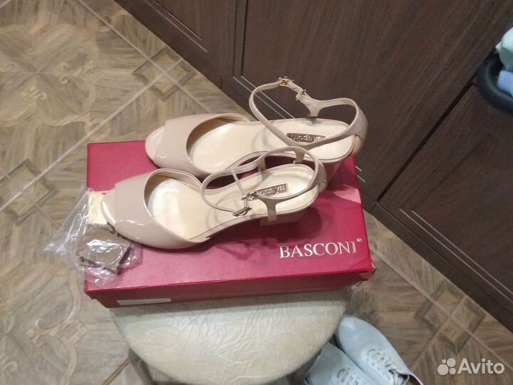 Босоножки женские