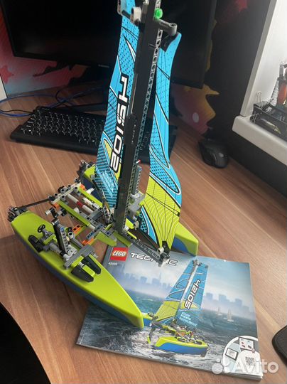 Lego technic 42105 яхта