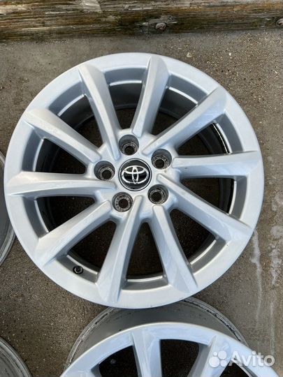 Toyota Camry 70 оригинал + датчики давления