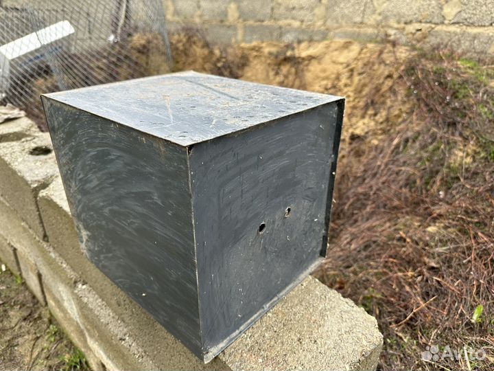 Сейф металлический