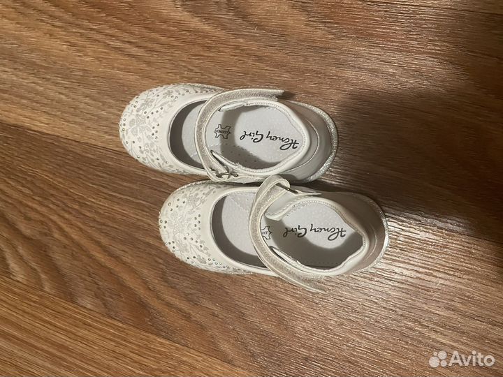 Туфли для девочки 24