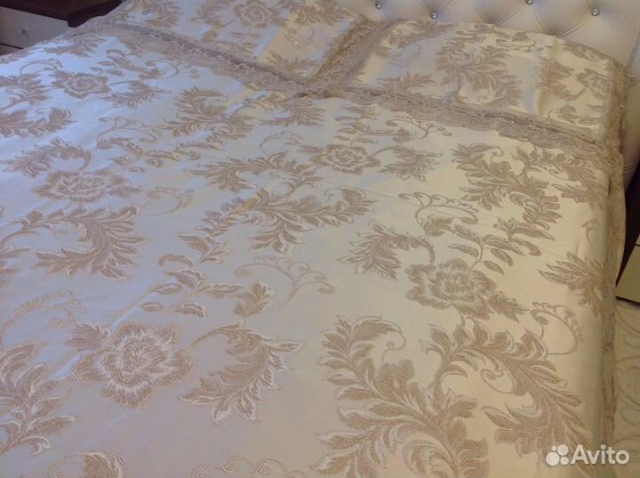Покрывало на двухспальнюю кровать