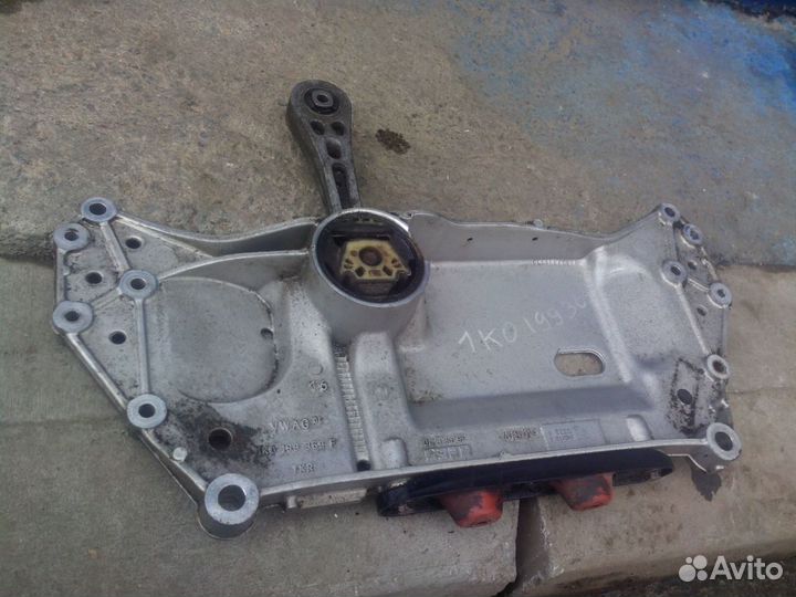 Подрамник двигателя Audi Skoda шкода