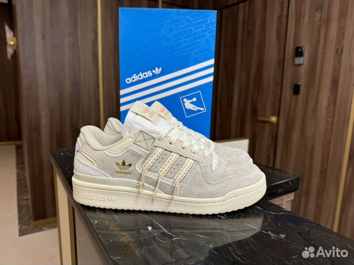 Adidas forum 84 low off white