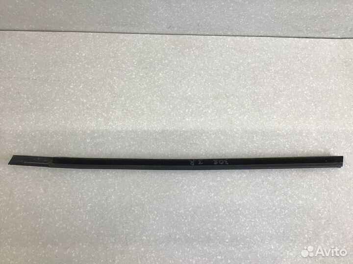 Уплотнитель стекла двери Renault Kaptur 2016