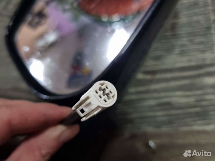 Зеркало боковое правое toyota corolla e150