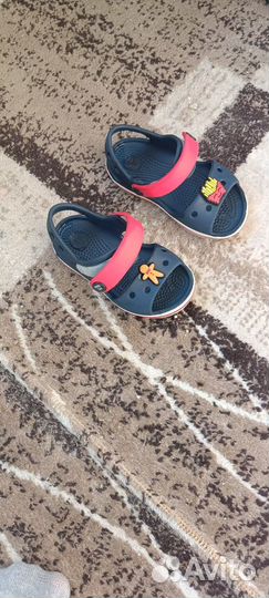 Сандалии crocs