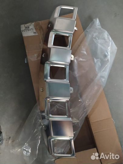 Хромированная накладка на пер. бампер U8