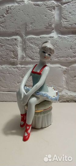 Фарфоровые статуэтки
