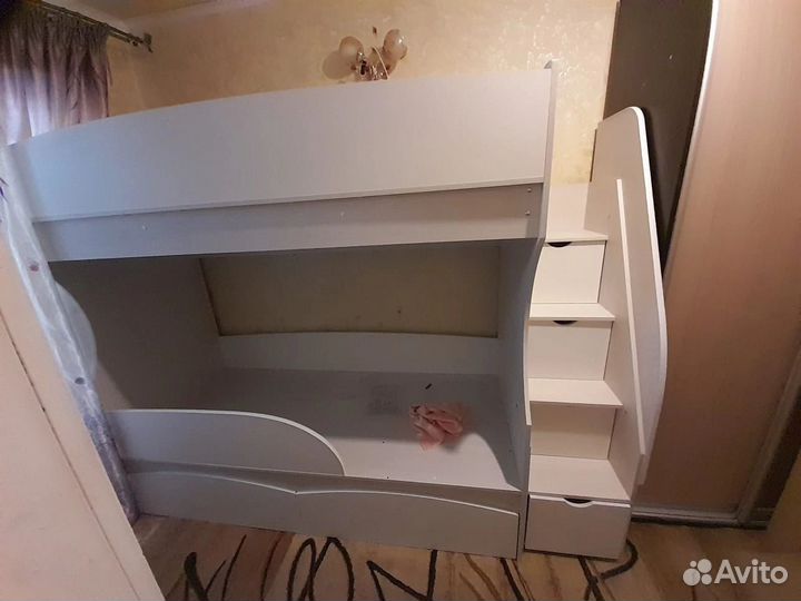Кровать двухьярусная