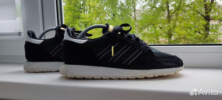 Кроссовки adidas forest grove