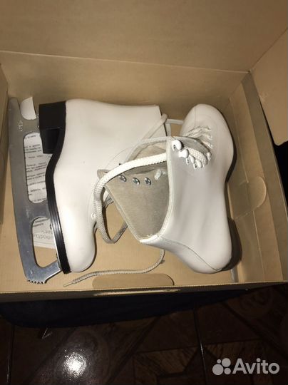 Коньки фигурные женские 39 размер