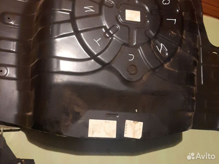 Ниша запасного колеса Nissan almera