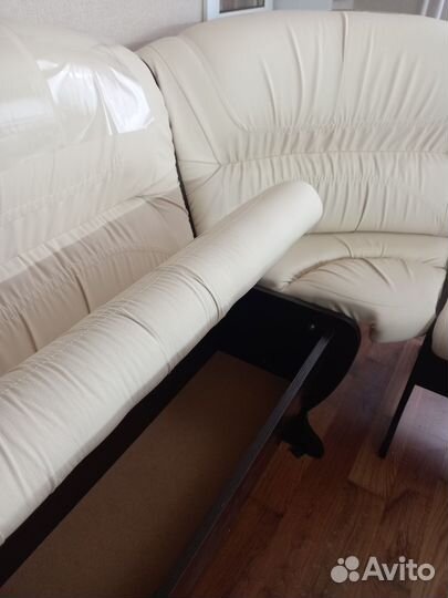 Кухонный мягкий уголок