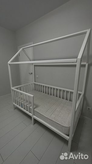 Детская кровать домик с матрасом