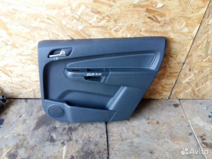 Обшивка двери задней правой Opel Zafira B 2005-20