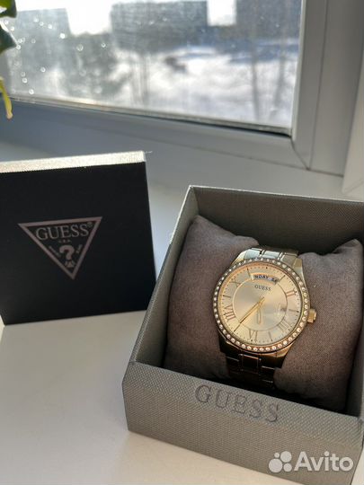 Часы женские Guess