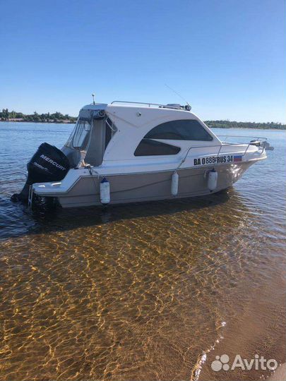 Шикарный каютный катер